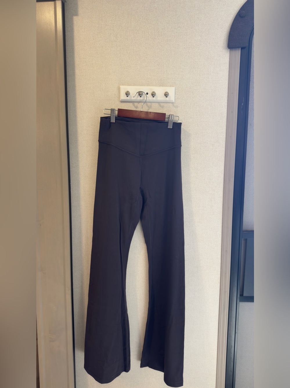 Unissu Hugcurve Dark Grey Flared Leggings